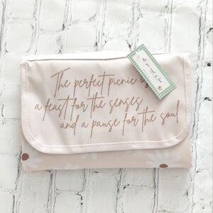 Picnic Blanket Mat All you need is love light pink with daisies